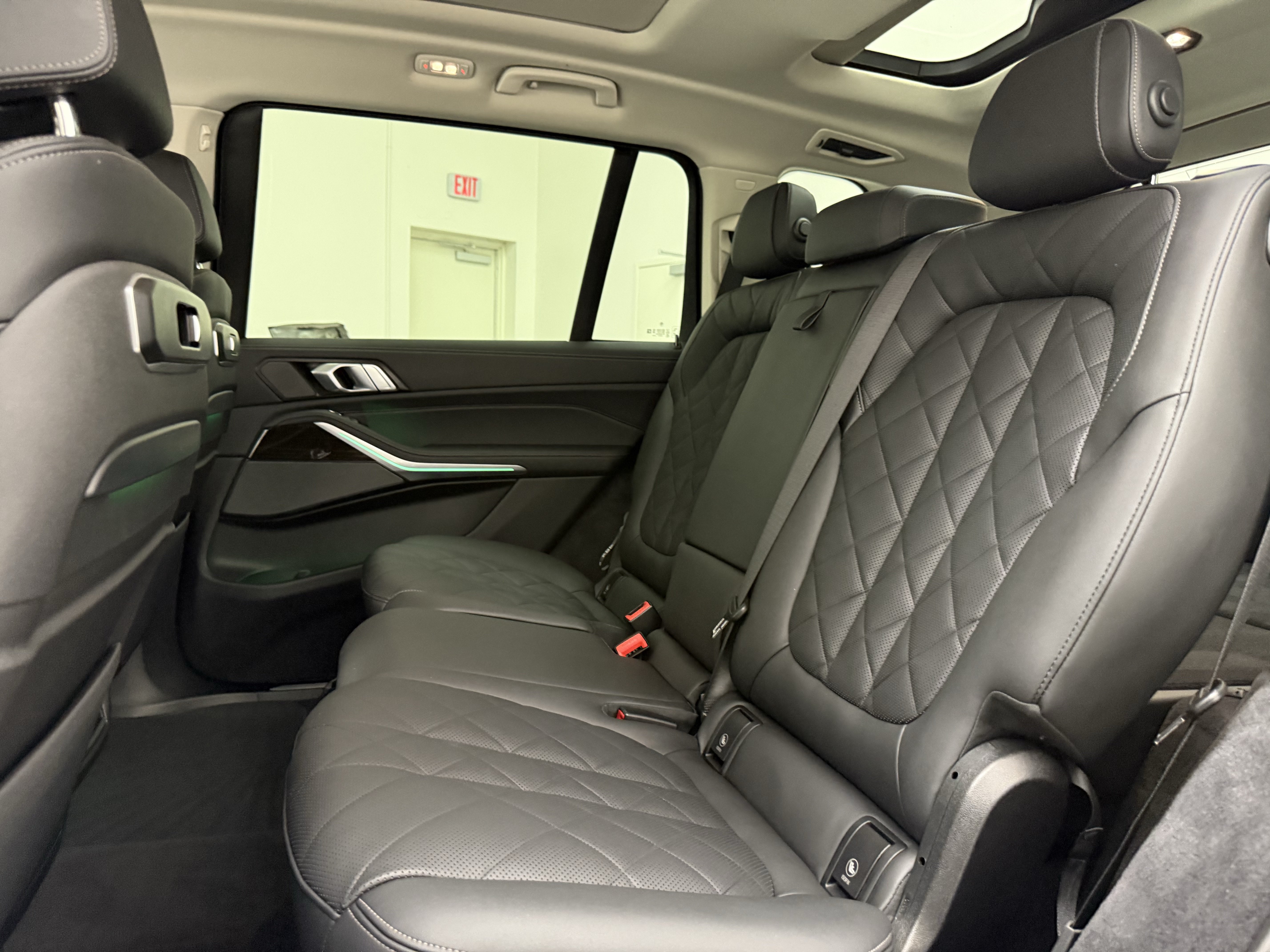 Used 2025 BMW X7 xDrive40i w/ Premium Package AWD/4WD image 25