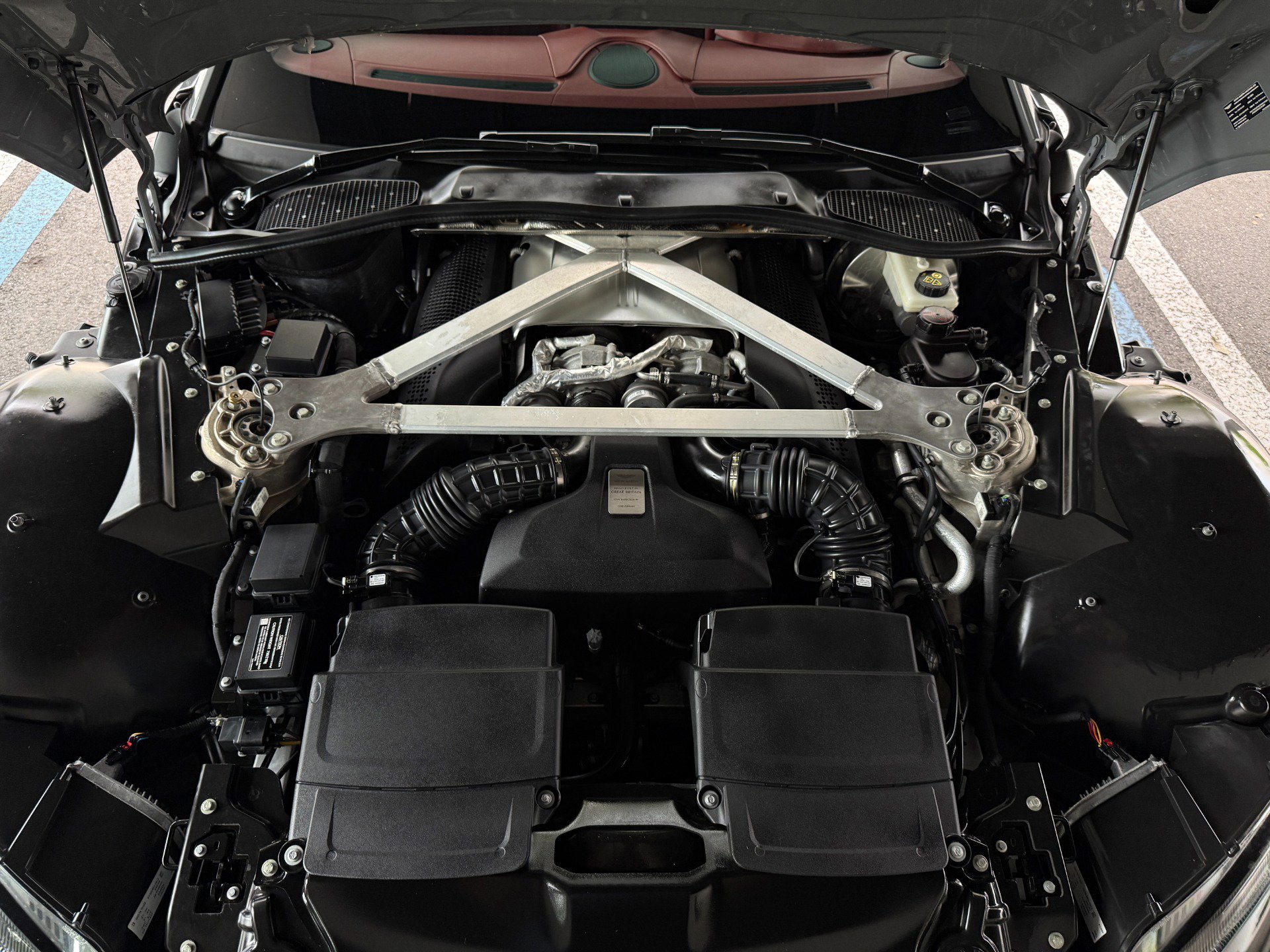 Used 2023 Aston Martin V8 Vantage Coupe image 37