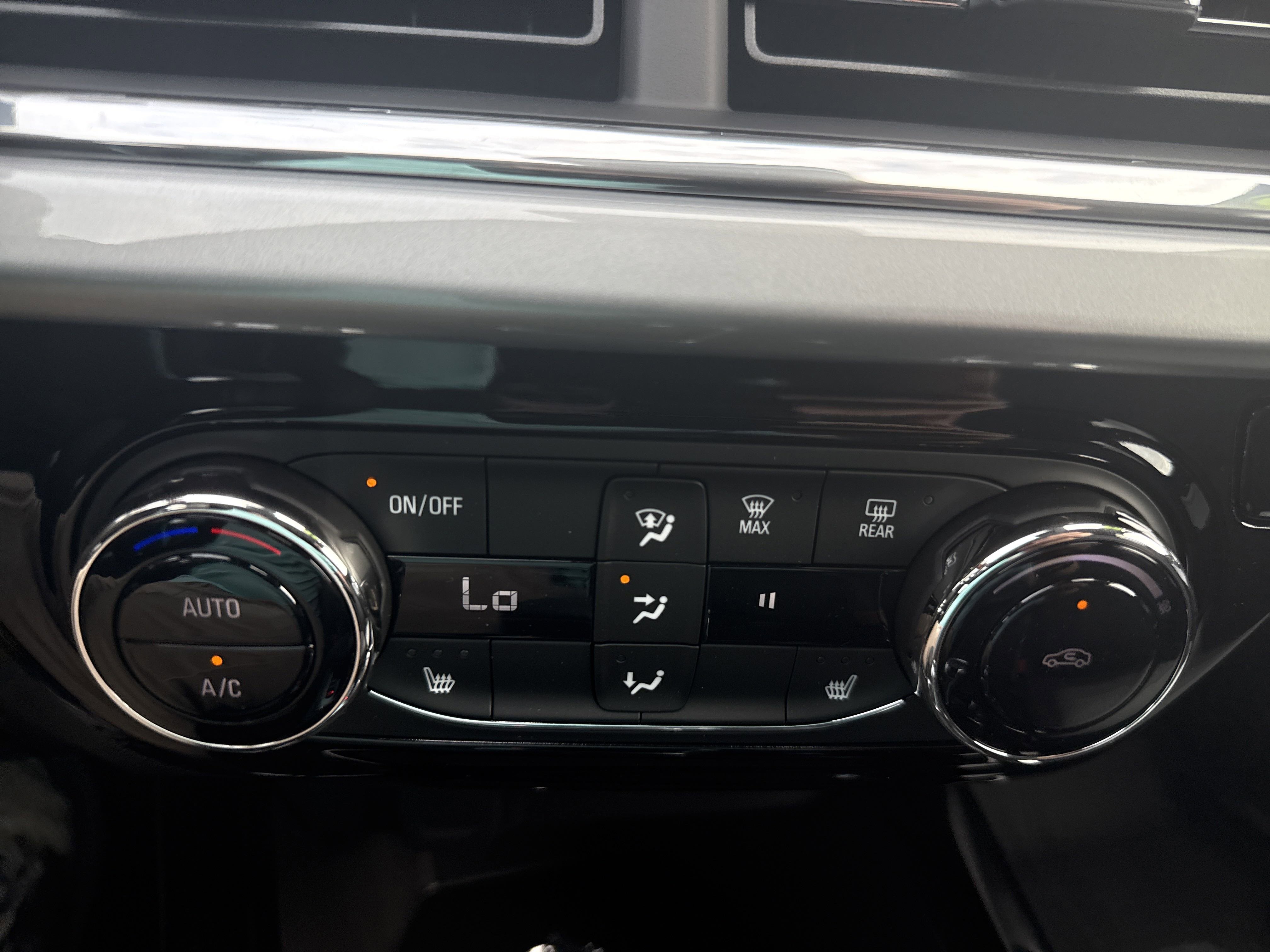 New 2025 Chevrolet Trax LT w/ Driver Confidence Package image 28