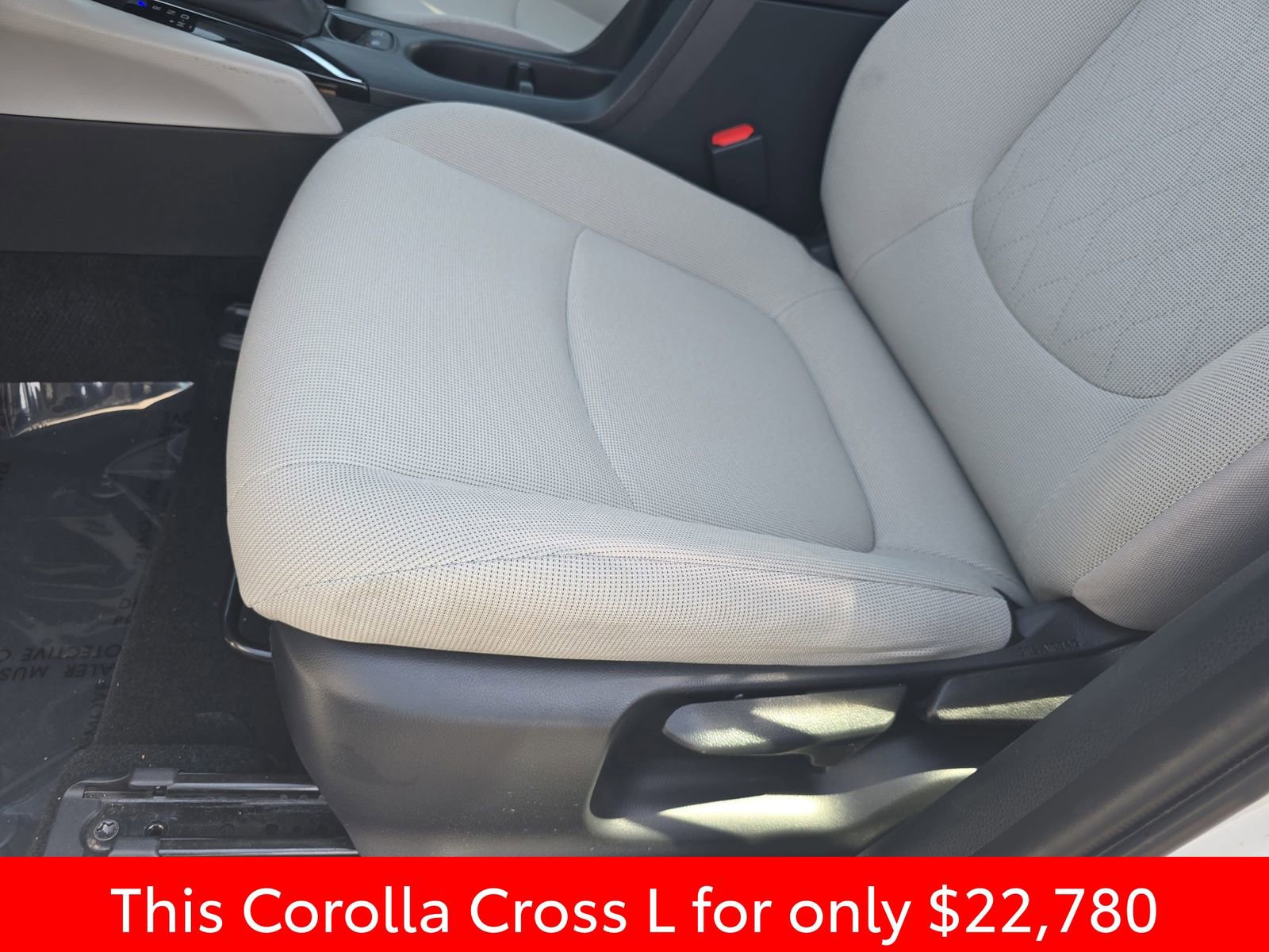Used 2024 Toyota Corolla Cross L image 35
