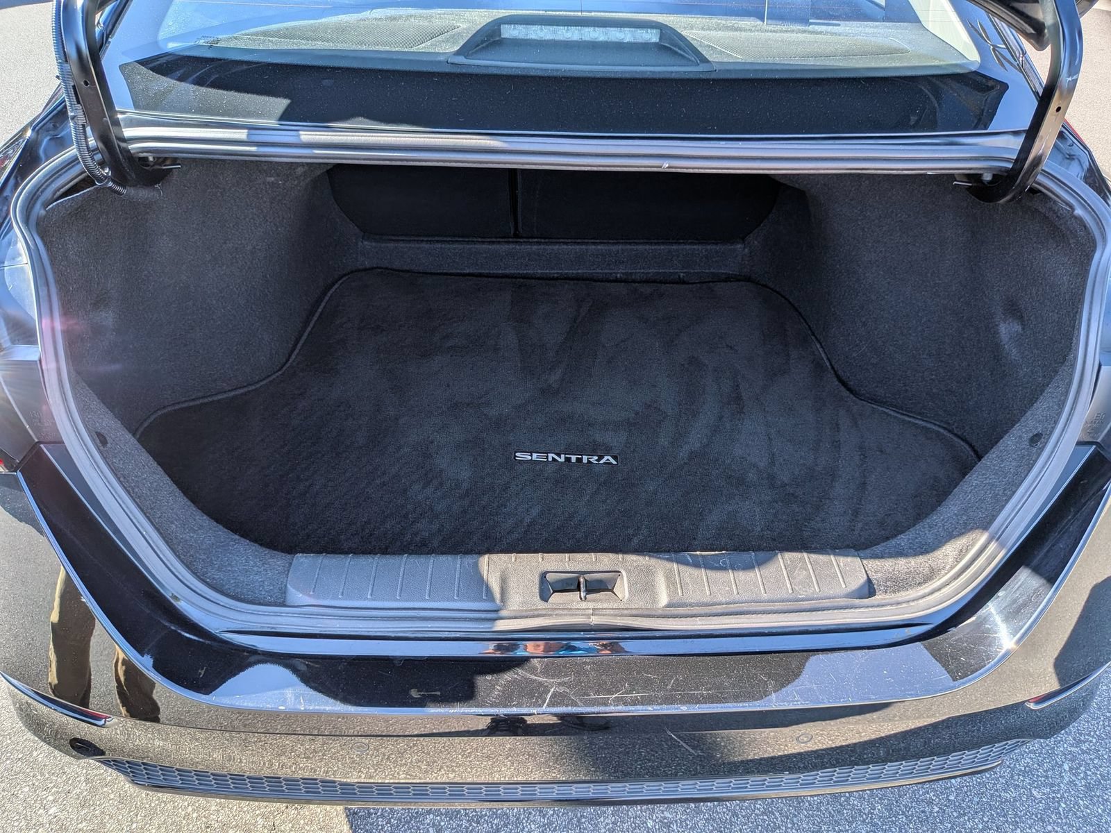 Used 2024 Nissan Sentra SV FWD image 31