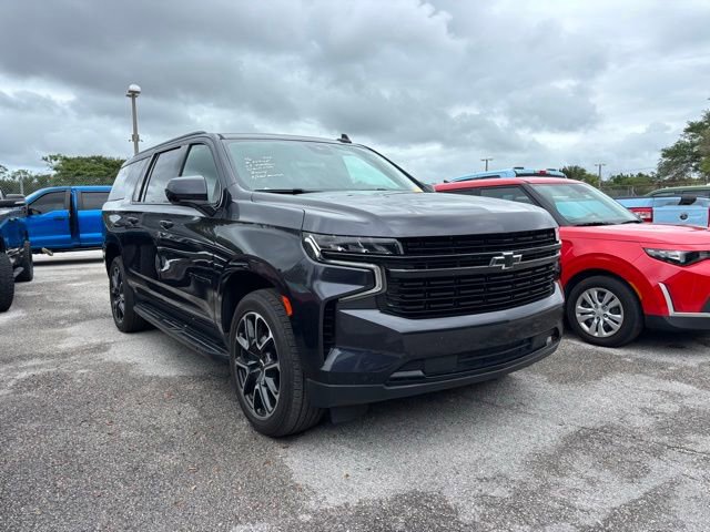 Used 2023 Chevrolet Suburban RST image 2