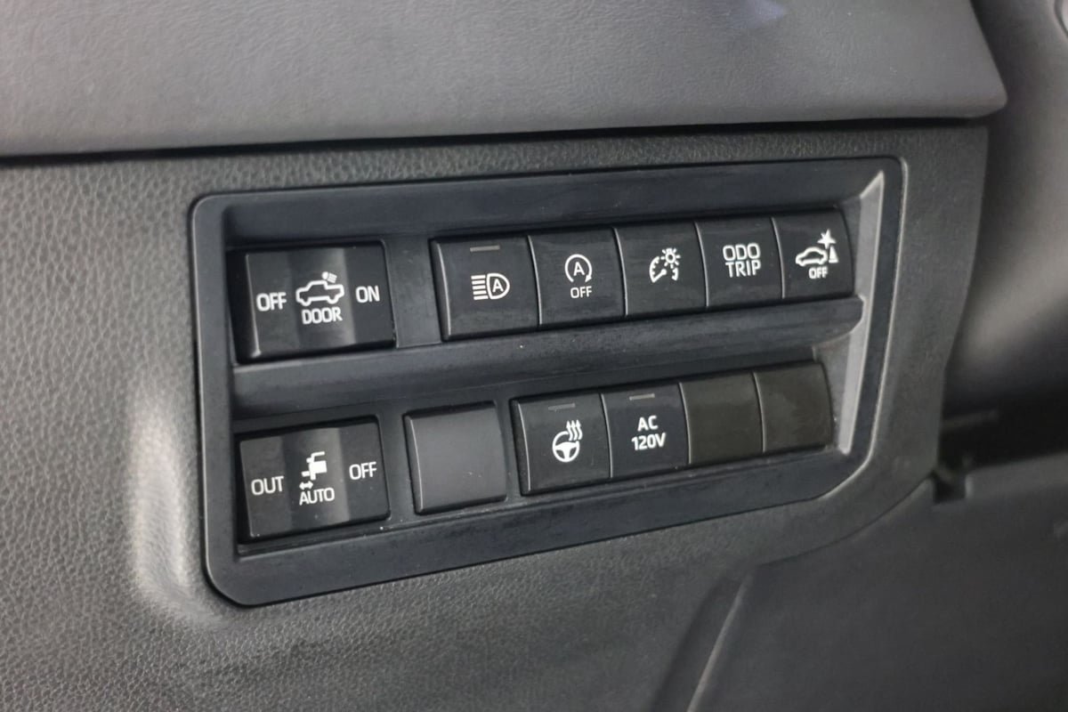 Used 2023 Toyota Tundra Platinum AWD/4WD image 25