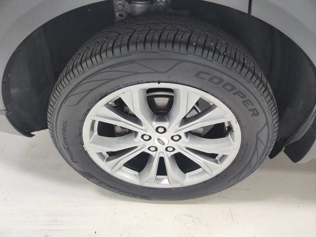 Used 2021 Ford Explorer XLT w/ Equipment Group 202A AWD/4WD image 11