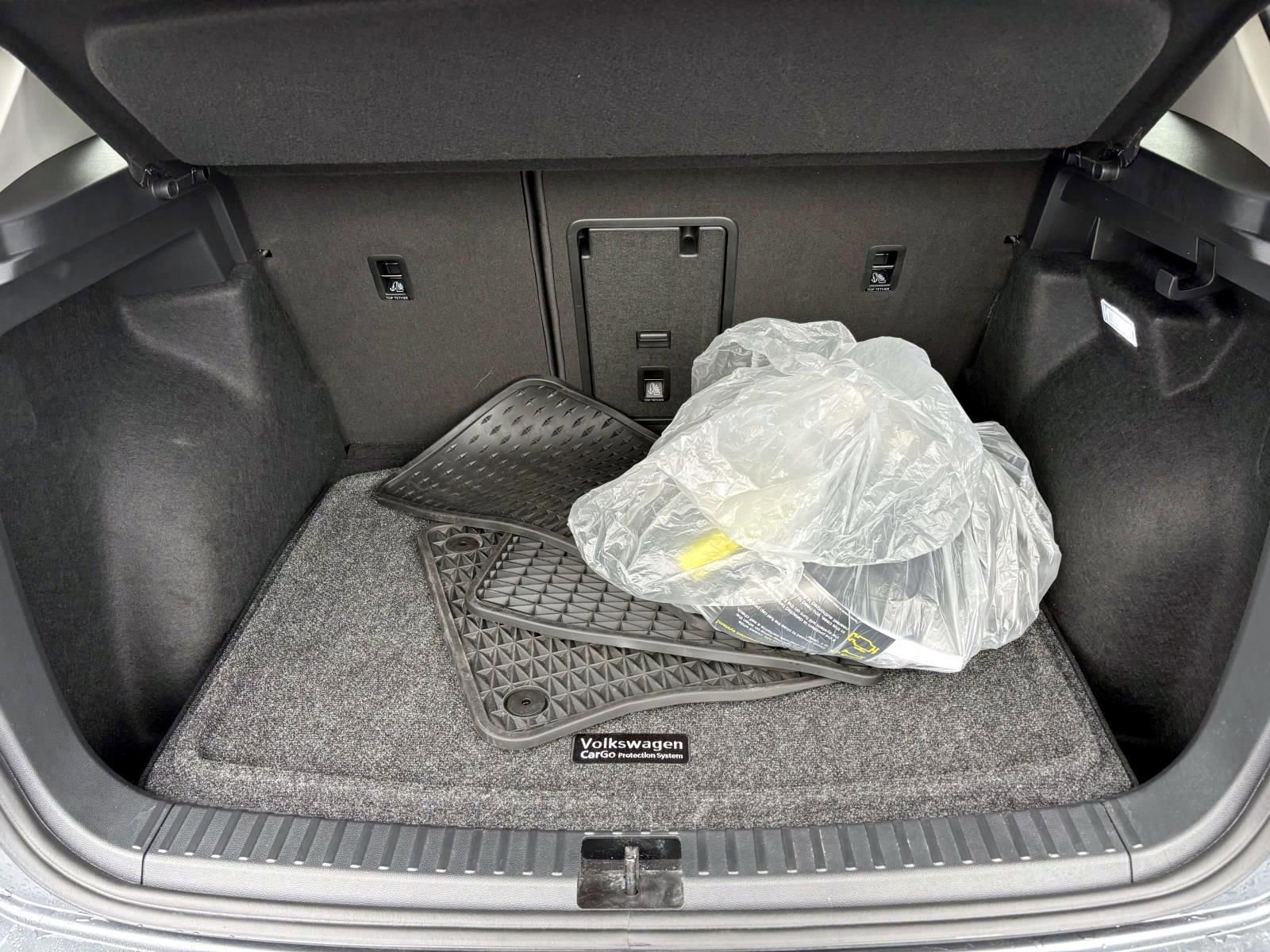 Used 2025 Volkswagen Taos SEL image 9