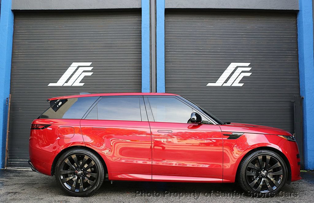 Used 2024 Land Rover Range Rover Sport Dynamic SE AWD/4WD image 1