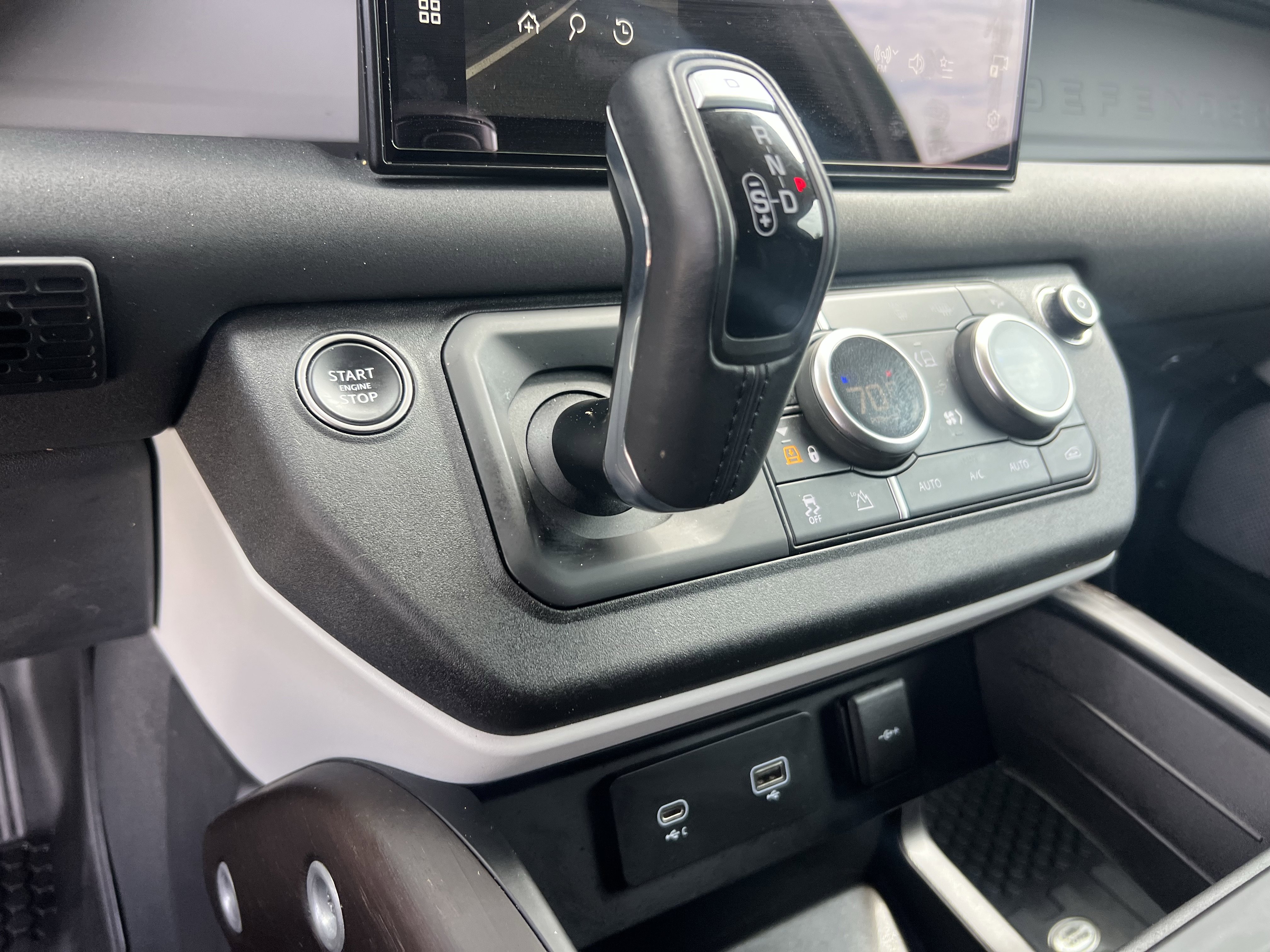 Used 2023 Land Rover Defender 130 SE AWD/4WD image 22