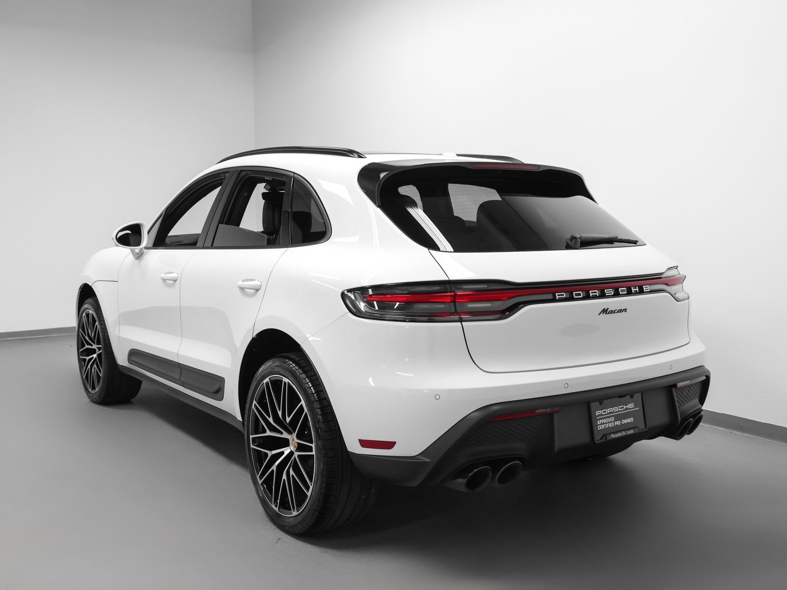 Certified 2026 Porsche Macan image 3