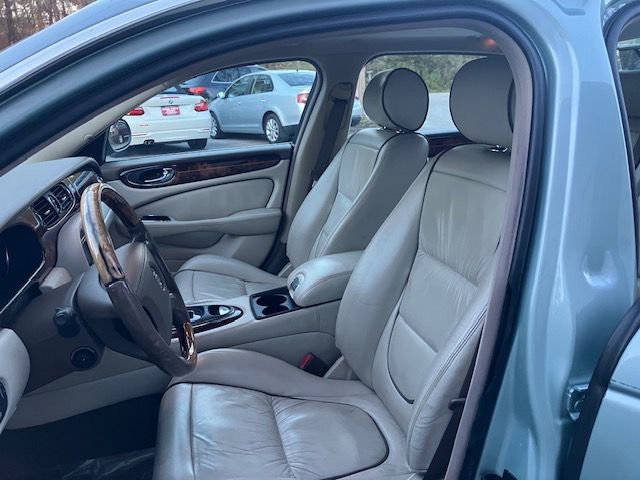 Used 2005 Jaguar XJ8 image 16