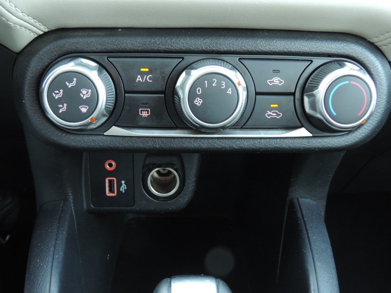 Used 2020 Nissan Versa SV FWD image 20