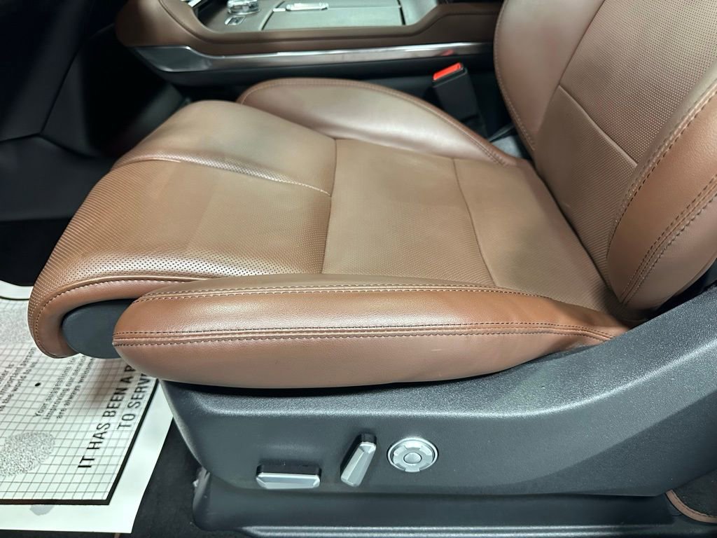 Used 2025 Lincoln Navigator Reserve image 13