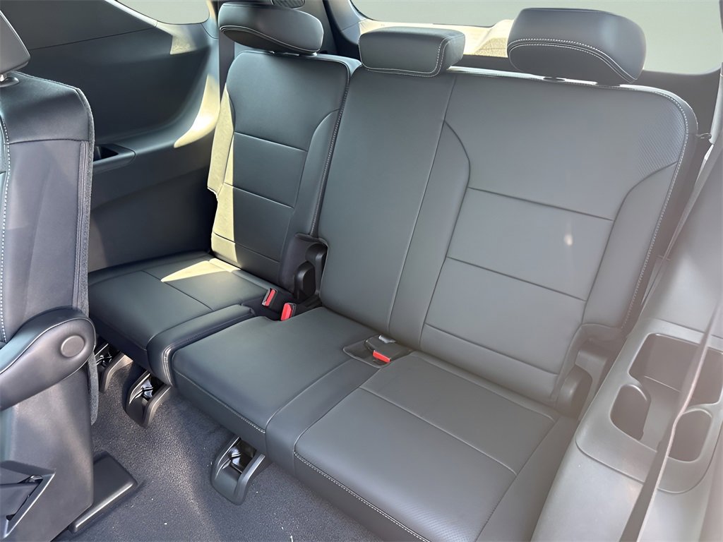 New 2025 Chevrolet Traverse LT image 12