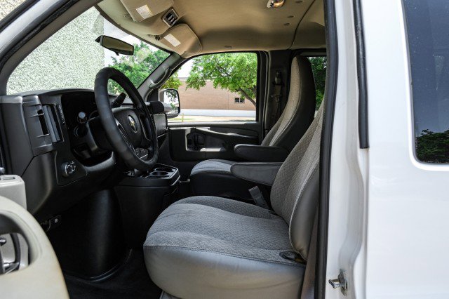 Used 2015 Chevrolet Express 2500 LT w/ LT Preferred Equipment Group RWD image 3