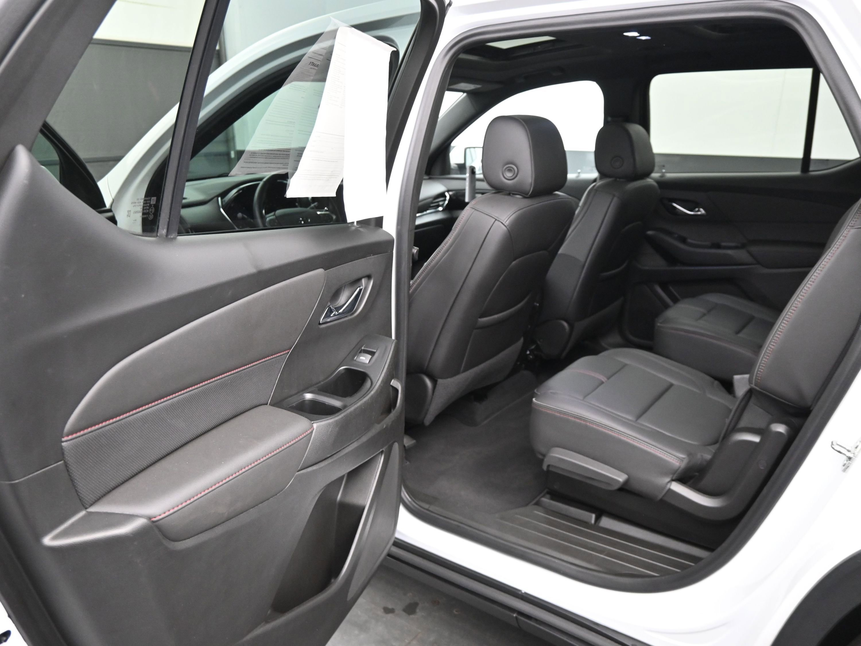 Used 2023 Chevrolet Traverse RS image 10
