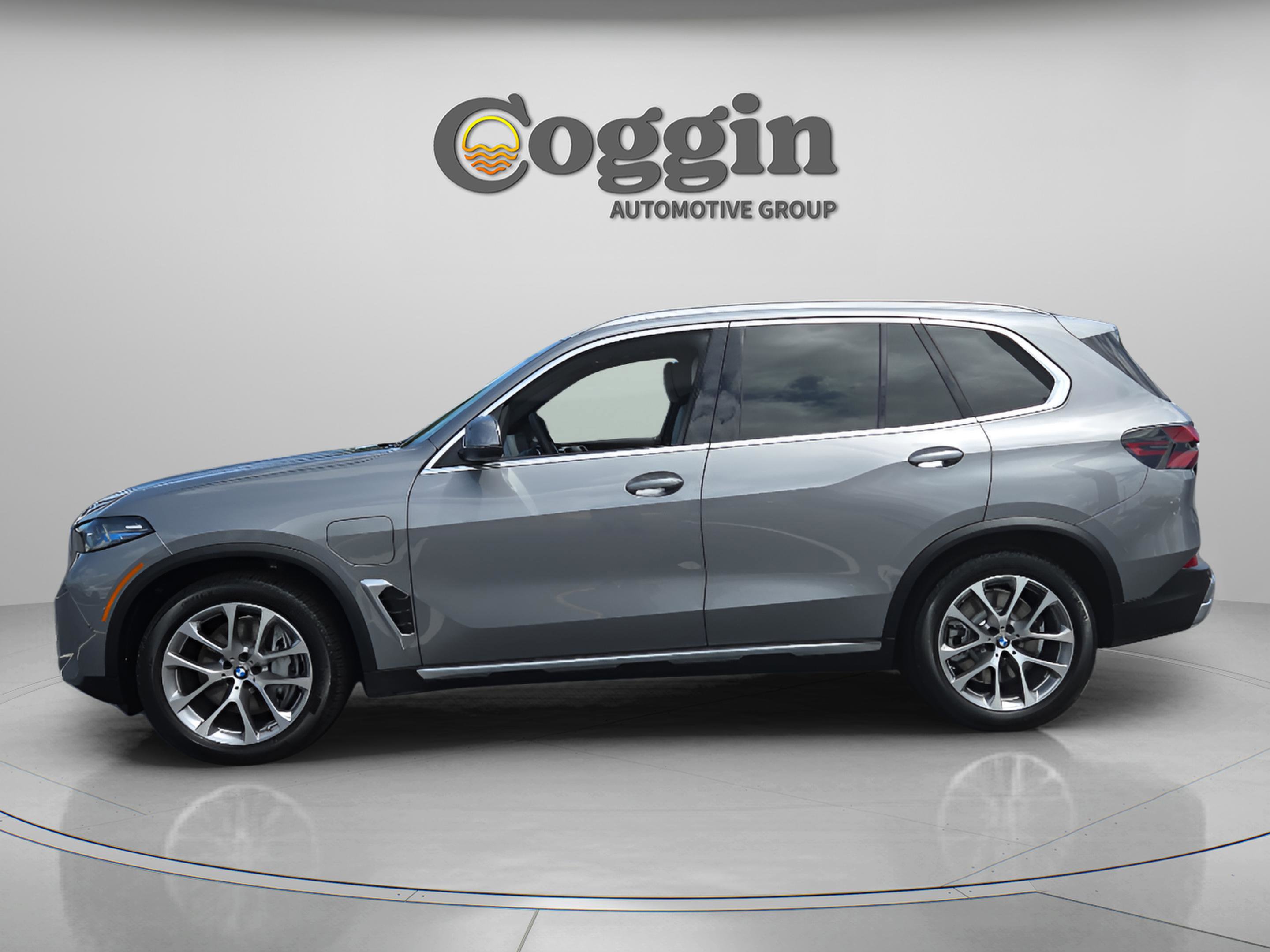 Used 2026 BMW X5 xDrive50e AWD/4WD image 2
