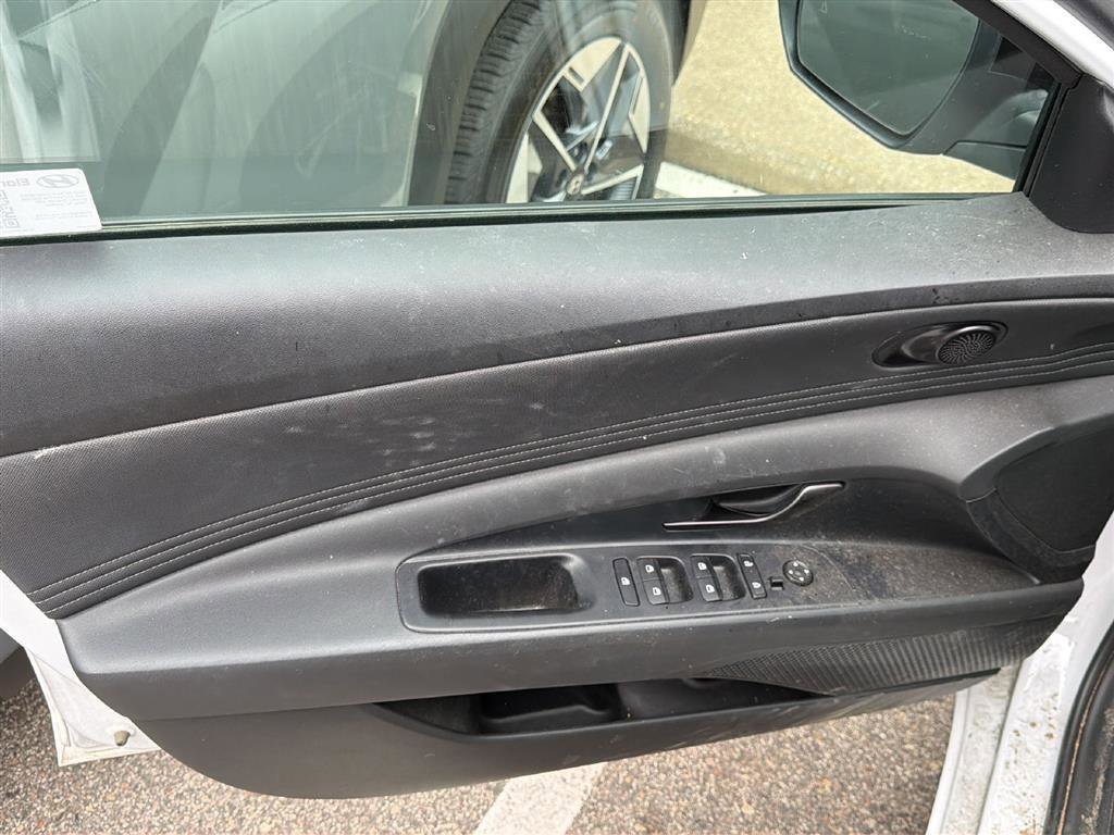 Used 2025 Hyundai Elantra Sport w/ Cargo Package FWD image 5