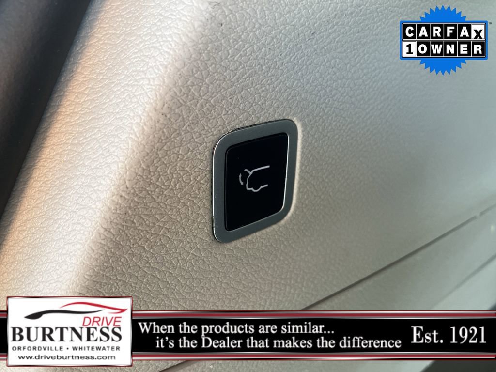 Used 2024 Chrysler Pacifica Touring-L FWD image 10
