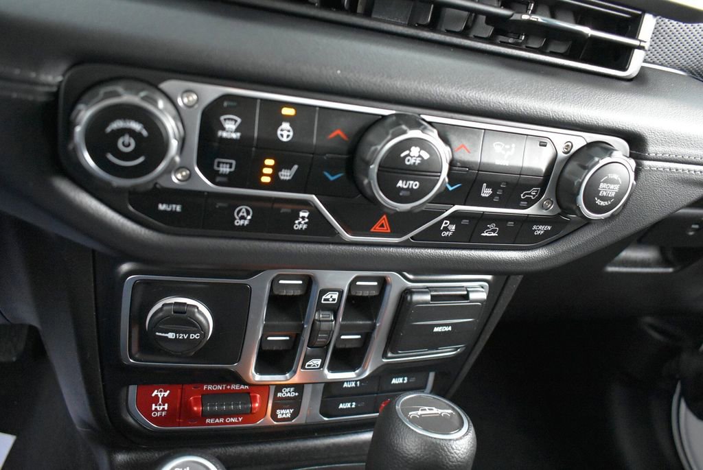 Used 2024 Jeep Gladiator Rubicon w/ Technology Group image 20