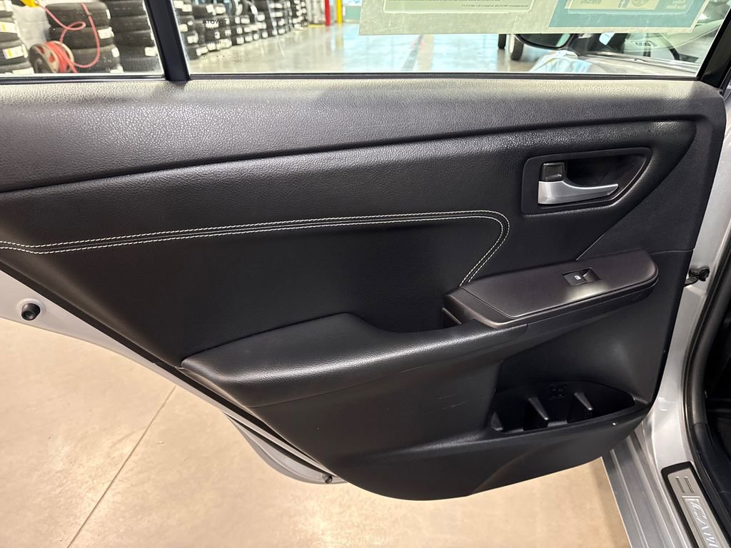Used 2015 Toyota Camry XLE image 11