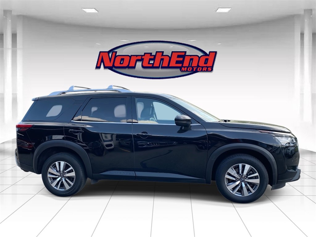 Used 2023 Nissan Pathfinder SL w/ Black Appearance Package image 8