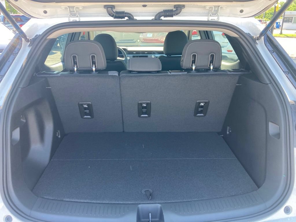 Used 2027 Chevrolet Bolt LT w/ Comfort Package FWD image 26