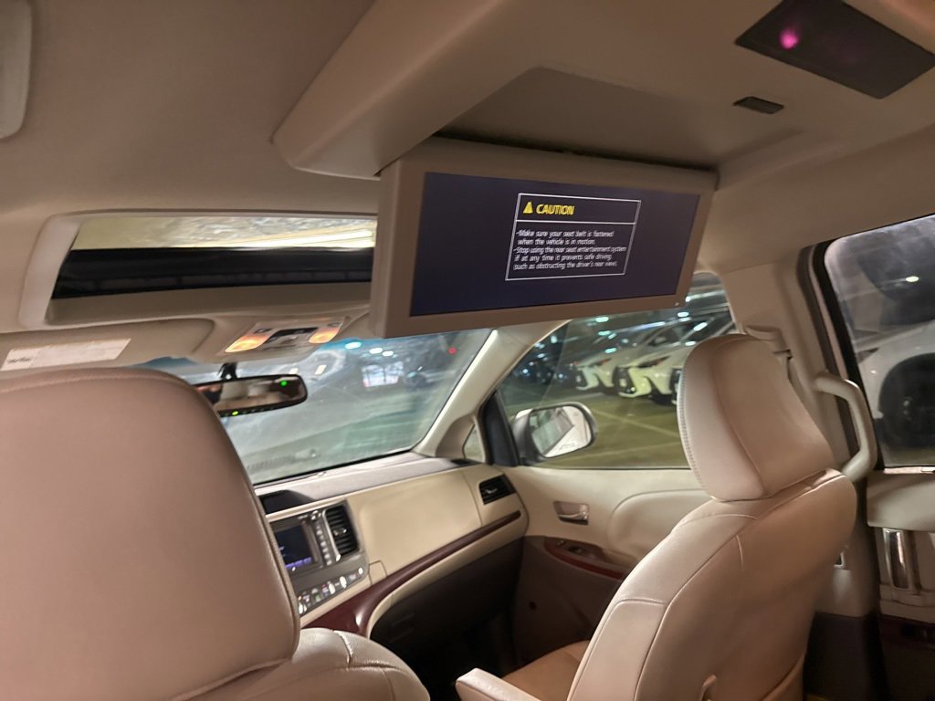 Used 2012 Toyota Sienna XLE image 9