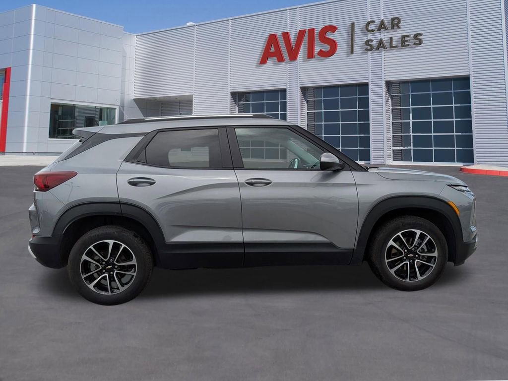Used 2025 Chevrolet TrailBlazer LT AWD/4WD image 5