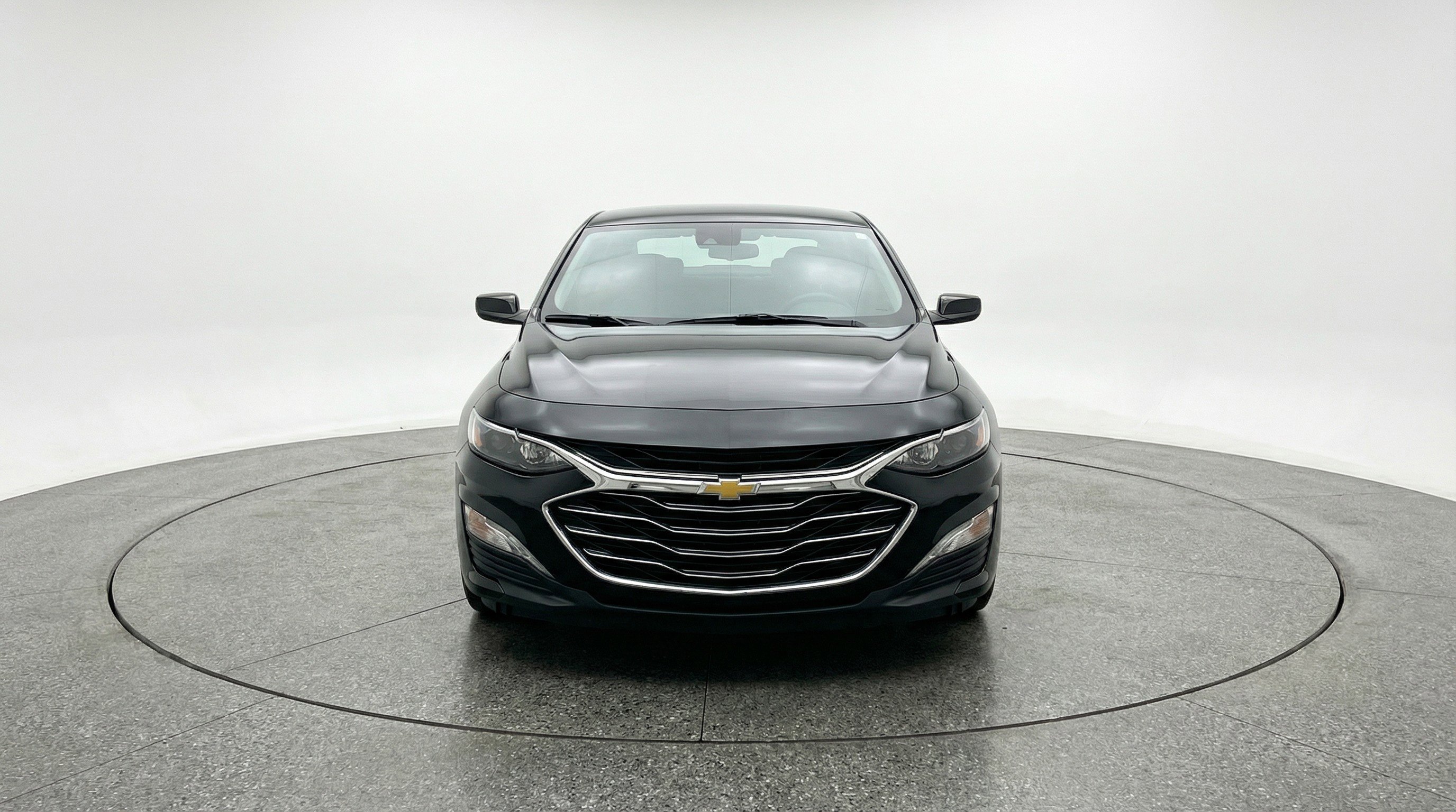 Used 2024 Chevrolet Malibu LT image 2