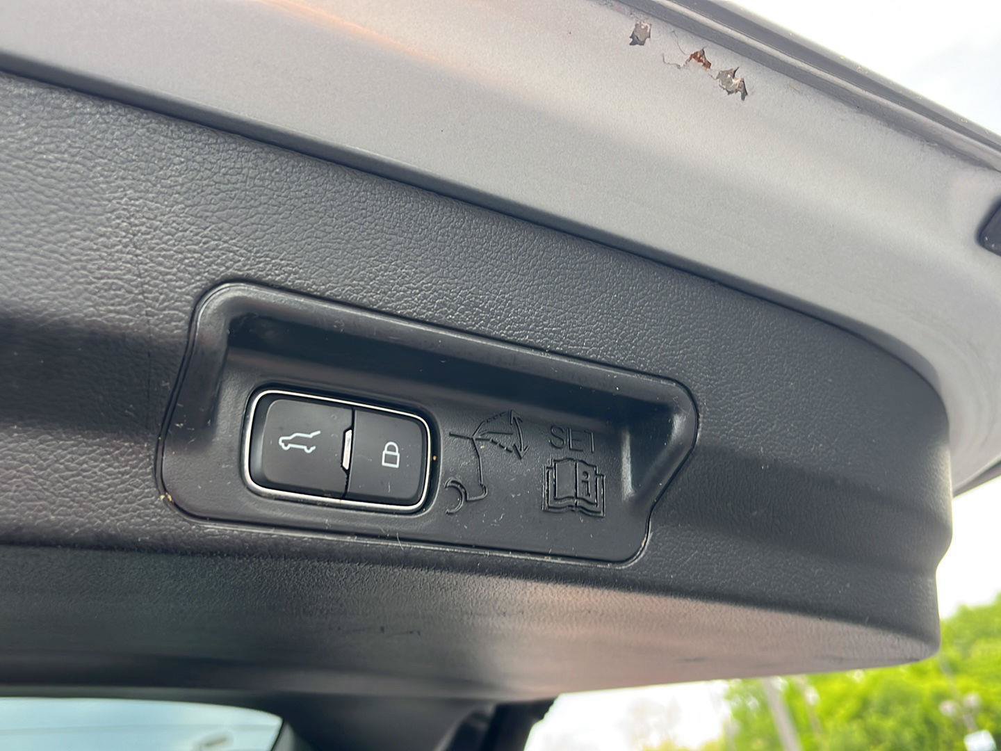 Used 2021 Ford Explorer XLT w/ Equipment Group 202A AWD/4WD image 26