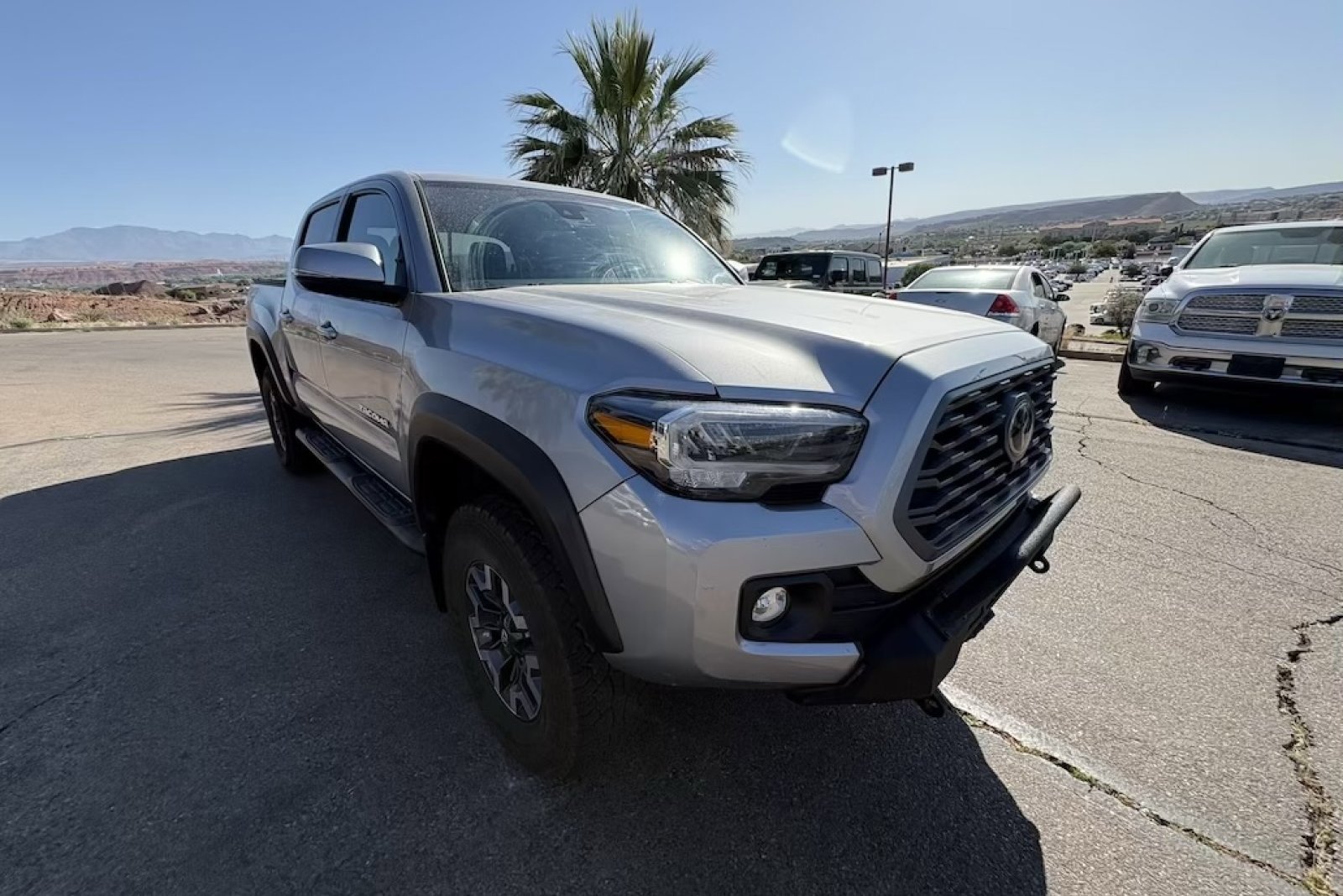 Used 2020 Toyota Tacoma TRD Off-Road w/ TRD Premium Off Road Package AWD/4WD image 7
