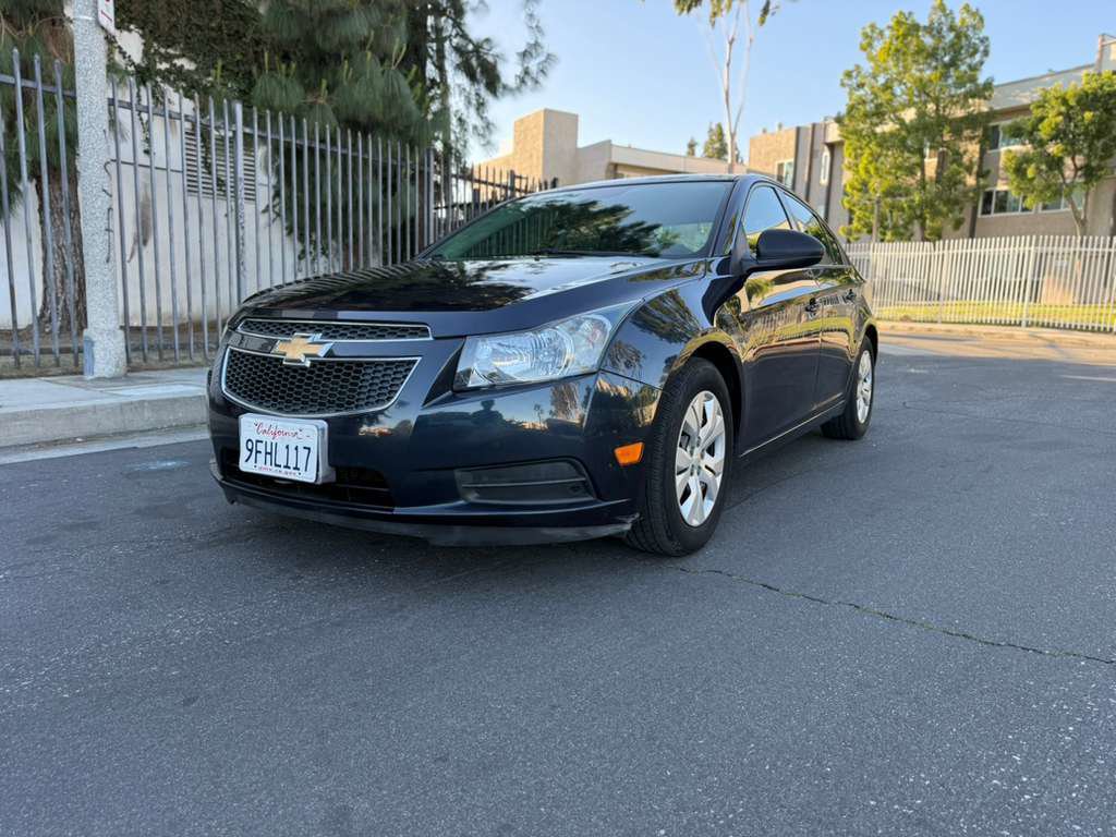 Used 2014 Chevrolet Cruze LS image 1