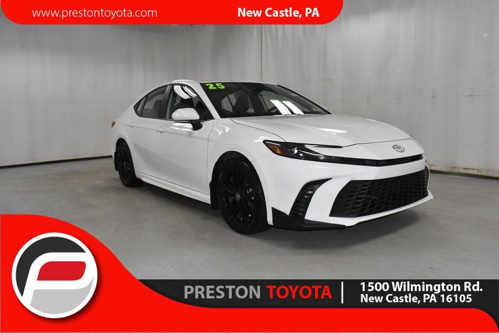 Certified 2025 Toyota Camry SE image 1