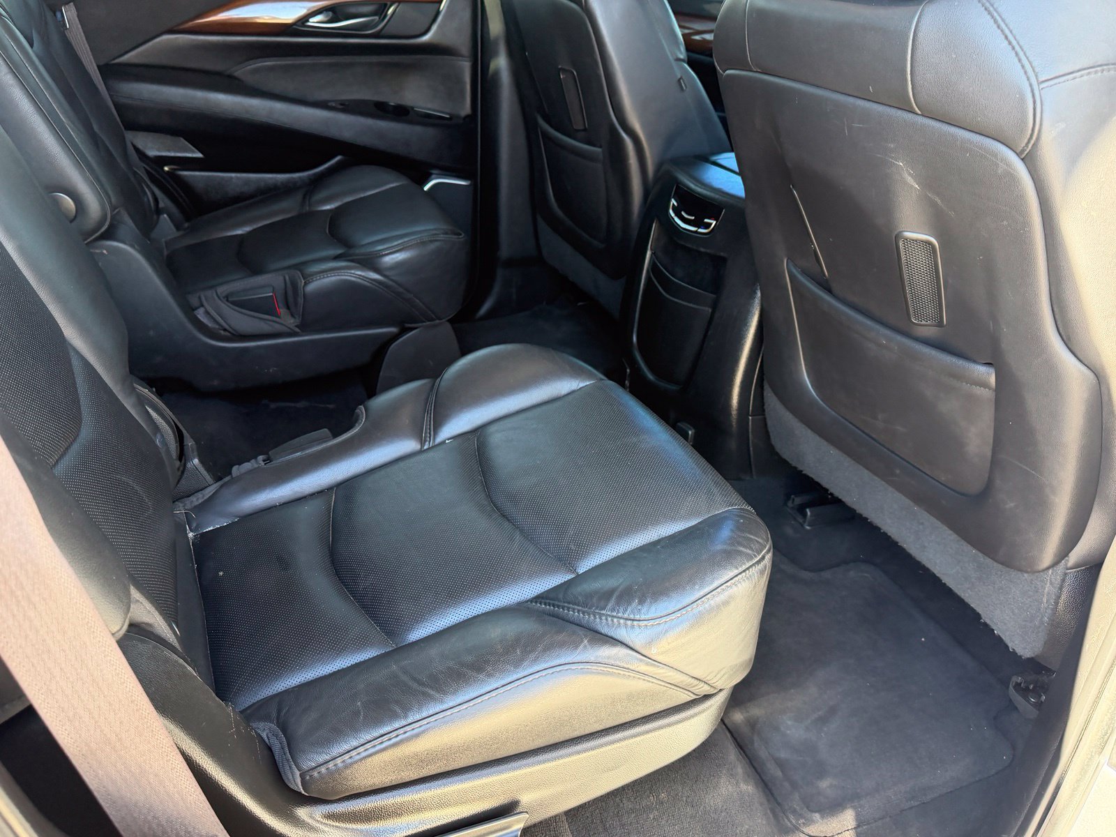 Used 2016 Cadillac Escalade Luxury AWD/4WD image 40