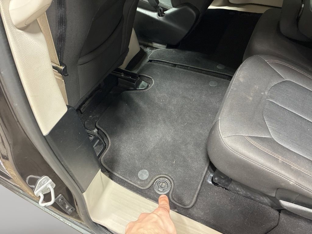 Used 2017 Chrysler Pacifica LX image 10