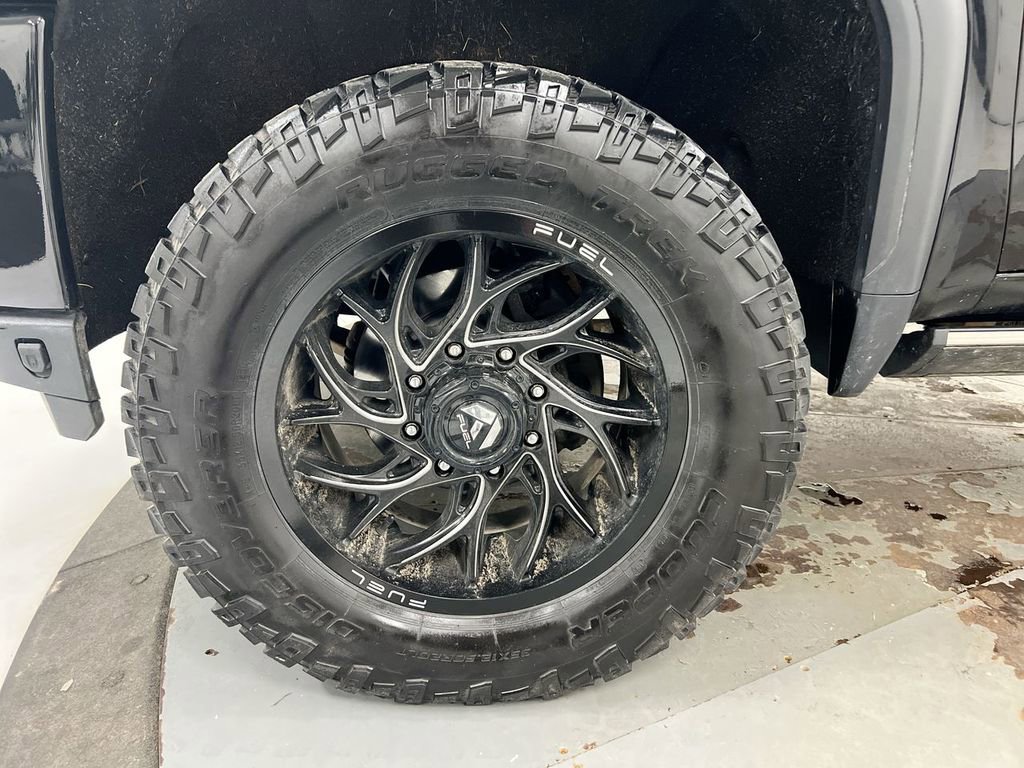 Used 2022 GMC Sierra 2500 Denali w/ Denali Black Diamond Edition image 28