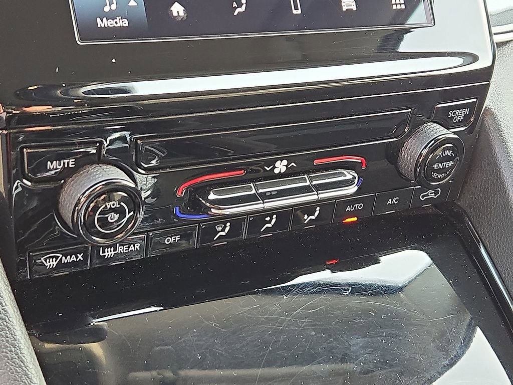 Used 2023 Jeep Grand Cherokee Laredo image 15