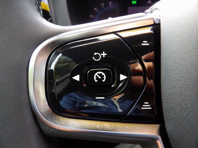 Certified 2024 Volvo XC60 B5 Plus w/ Protection Package Premier image 16