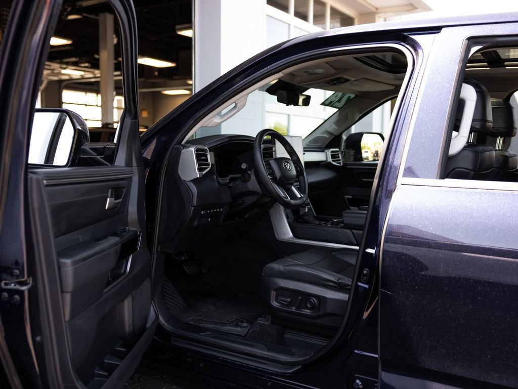 Used 2024 Toyota Tundra Limited AWD/4WD image 31
