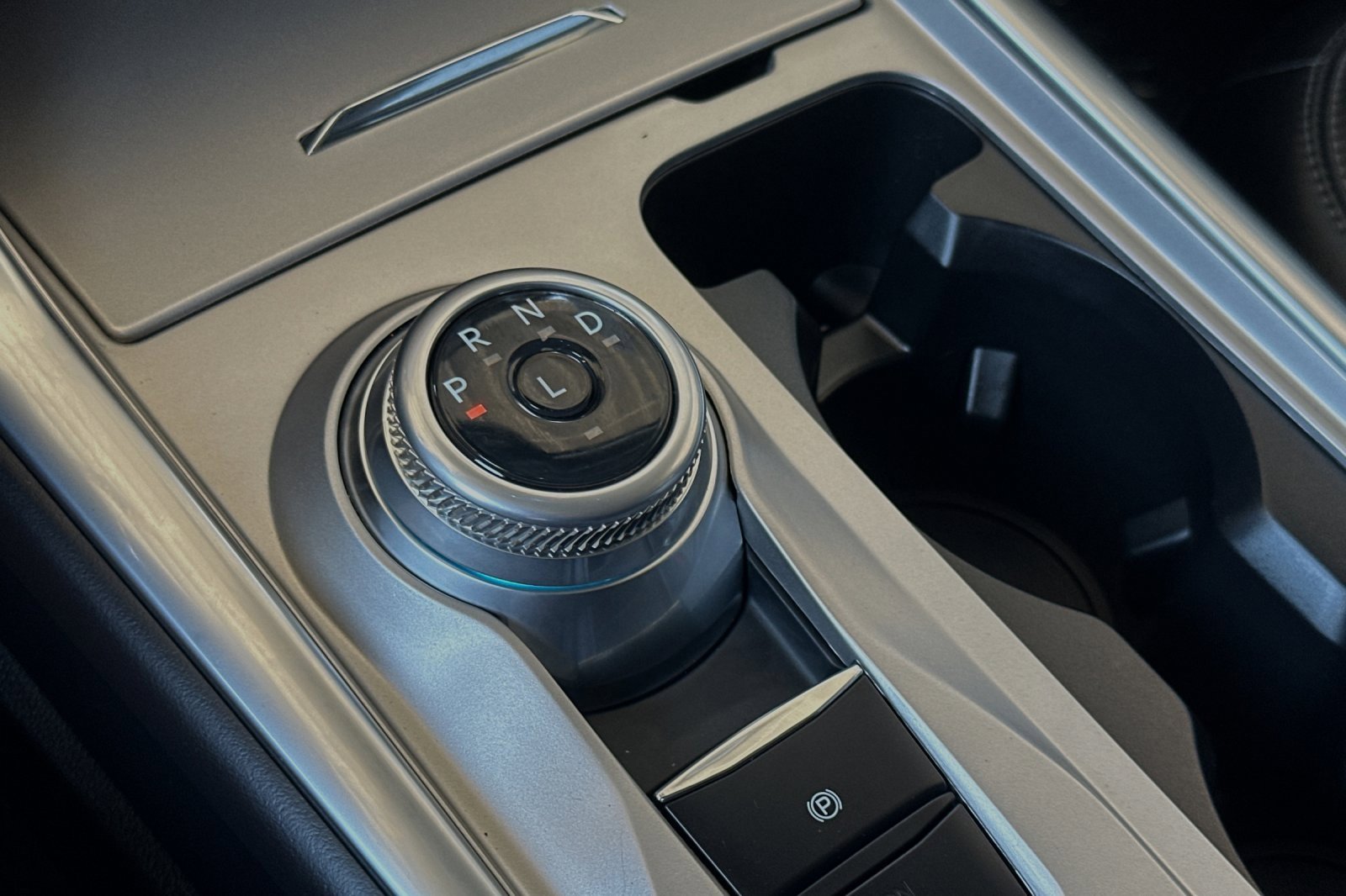 New 2024 Ford Explorer XLT w/ Equipment Group 202A image 21