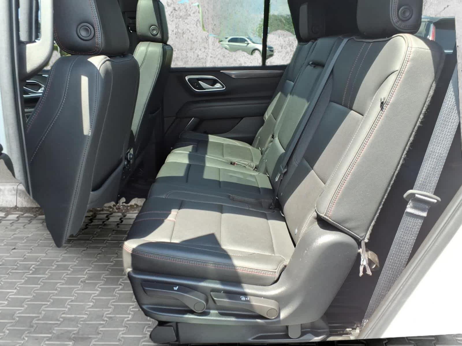 Used 2022 Chevrolet Tahoe RST w/ Luxury Package AWD/4WD image 7