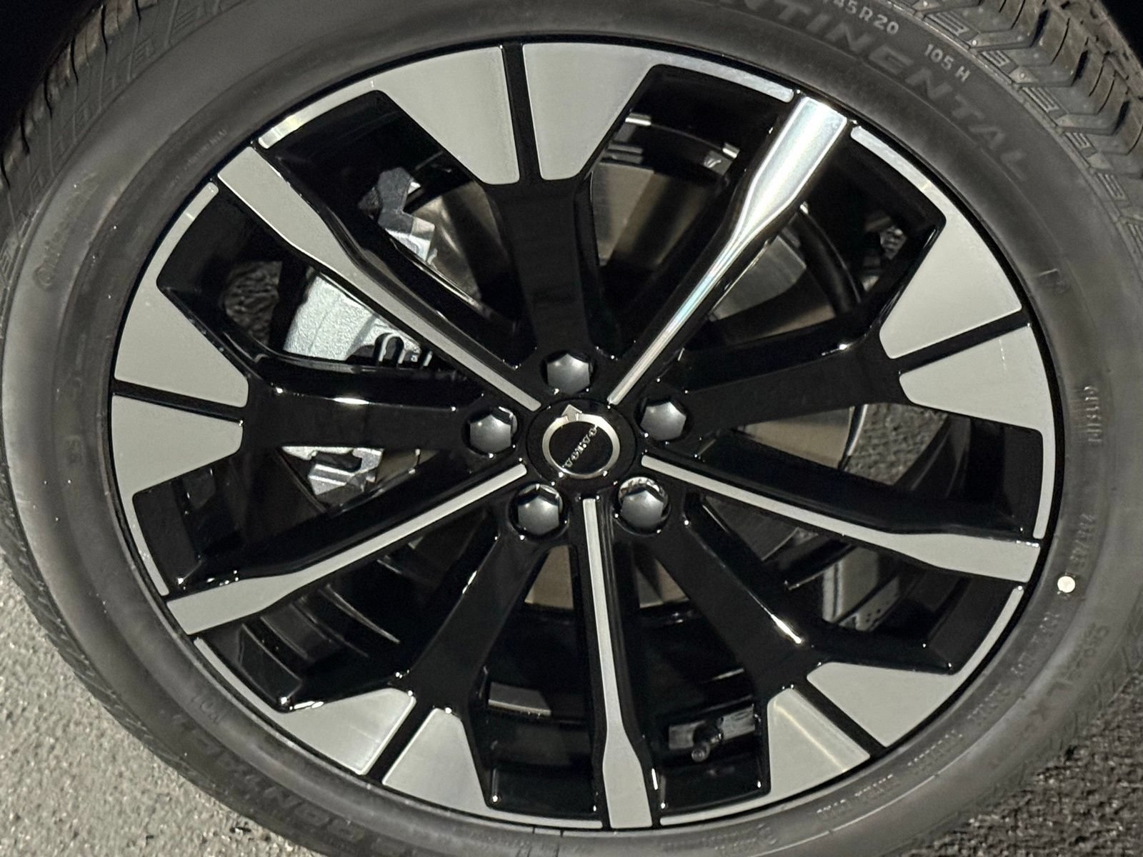 New 2026 Volvo XC60 B5 Plus w/ Protection Package Premier AWD/4WD image 13