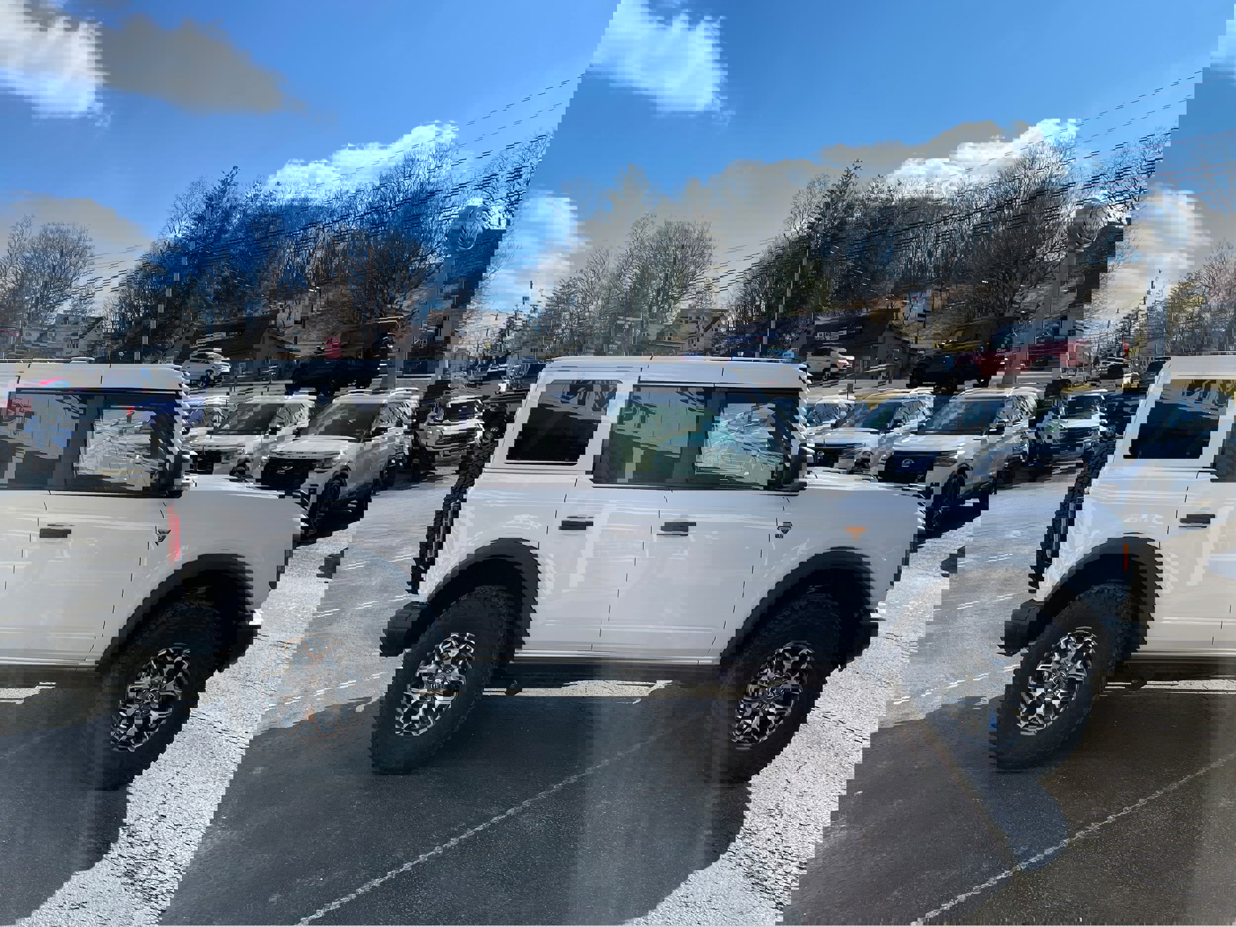 Used 2025 Ford Bronco Badlands image 4