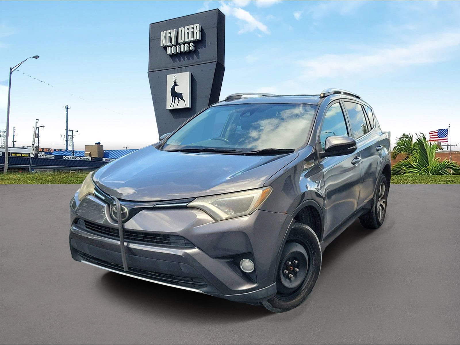 Used 2018 Toyota RAV4 XLE FWD image 1