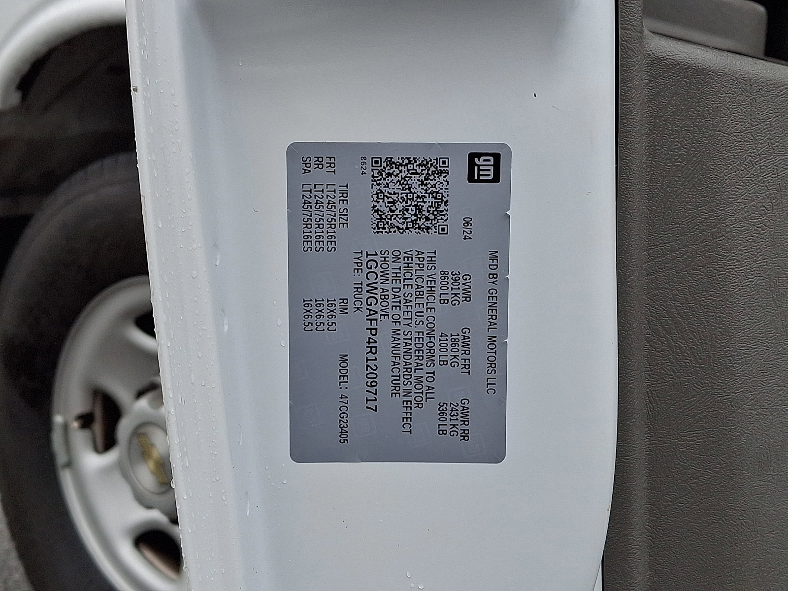 Used 2024 Chevrolet Express 2500 w/ Driver Convenience Package image 26