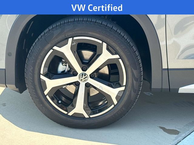 Used 2025 Volkswagen Tiguan SE image 12