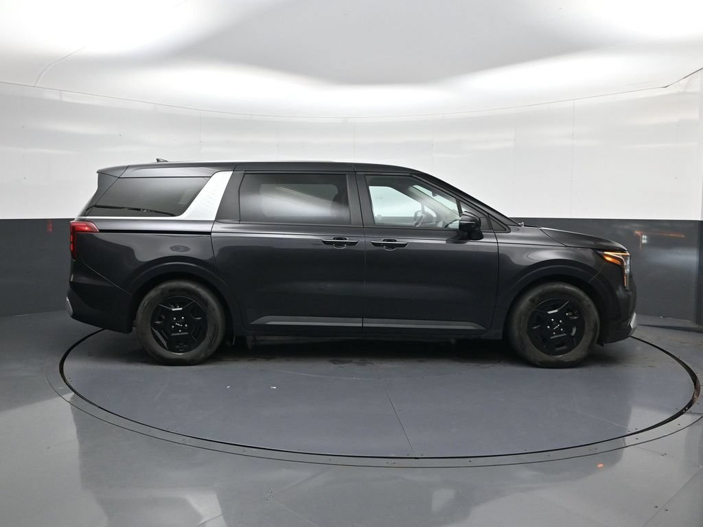 Used 2025 Kia Carnival FWD image 11