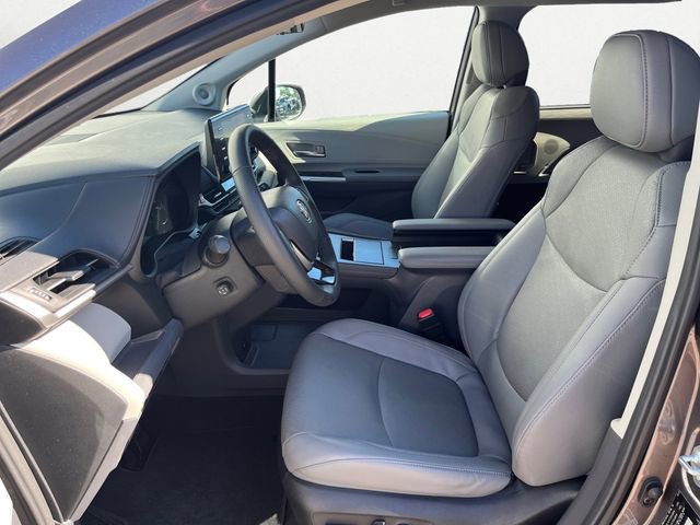 Used 2023 Toyota Sienna Limited FWD image 10