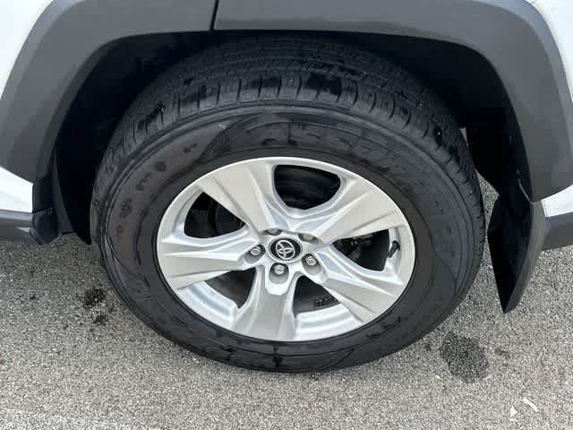 Used 2021 Toyota RAV4 XLE AWD/4WD image 5