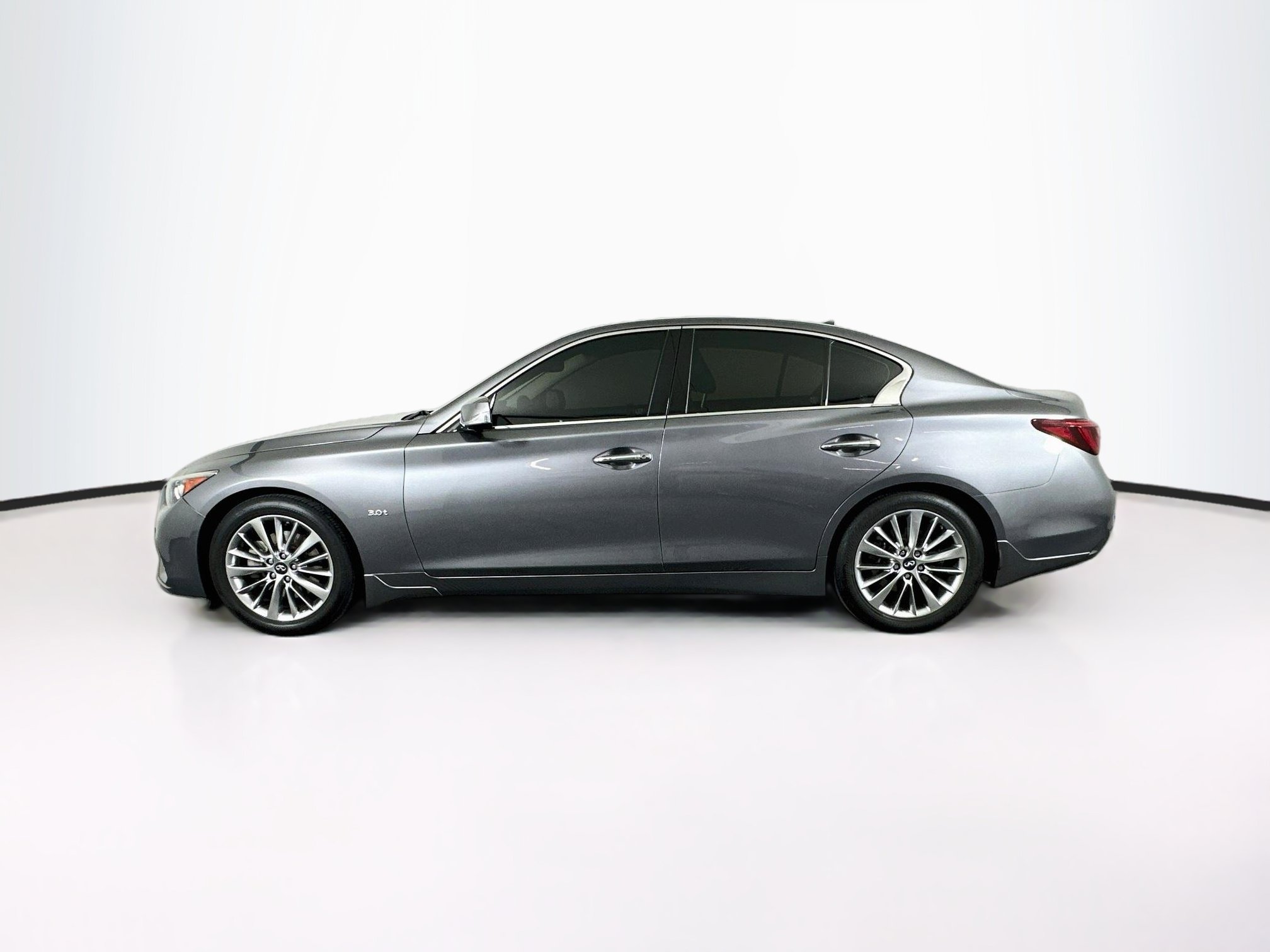 Used 2018 INFINITI Q50 Luxe w/ Essential Package (3.0T Luxe) RWD image 4