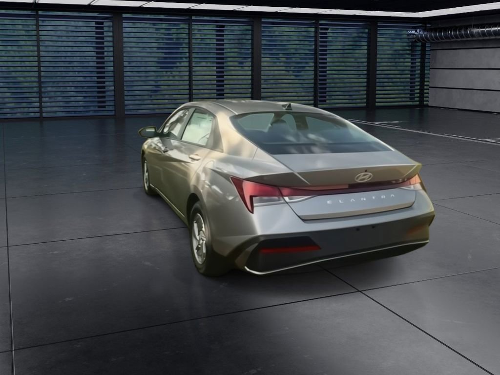 Used 2026 Hyundai Elantra SE image 6